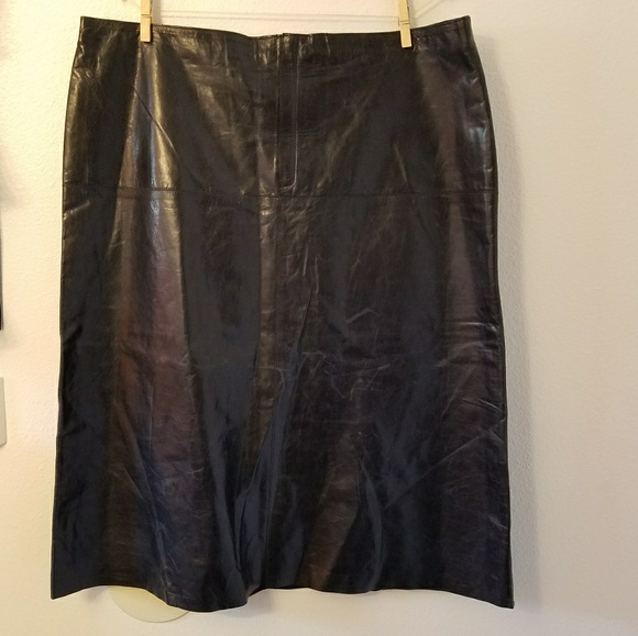 Banana Republic Dresses & Skirts - Banana Republic Genuine Leather Skirt